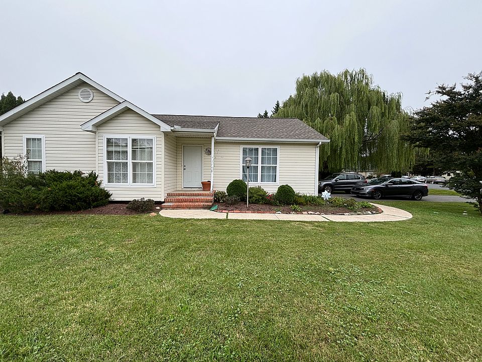 1st image of 103 Rebecca Ln