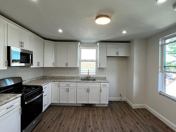 5th image of 534 Summer St Floor 3