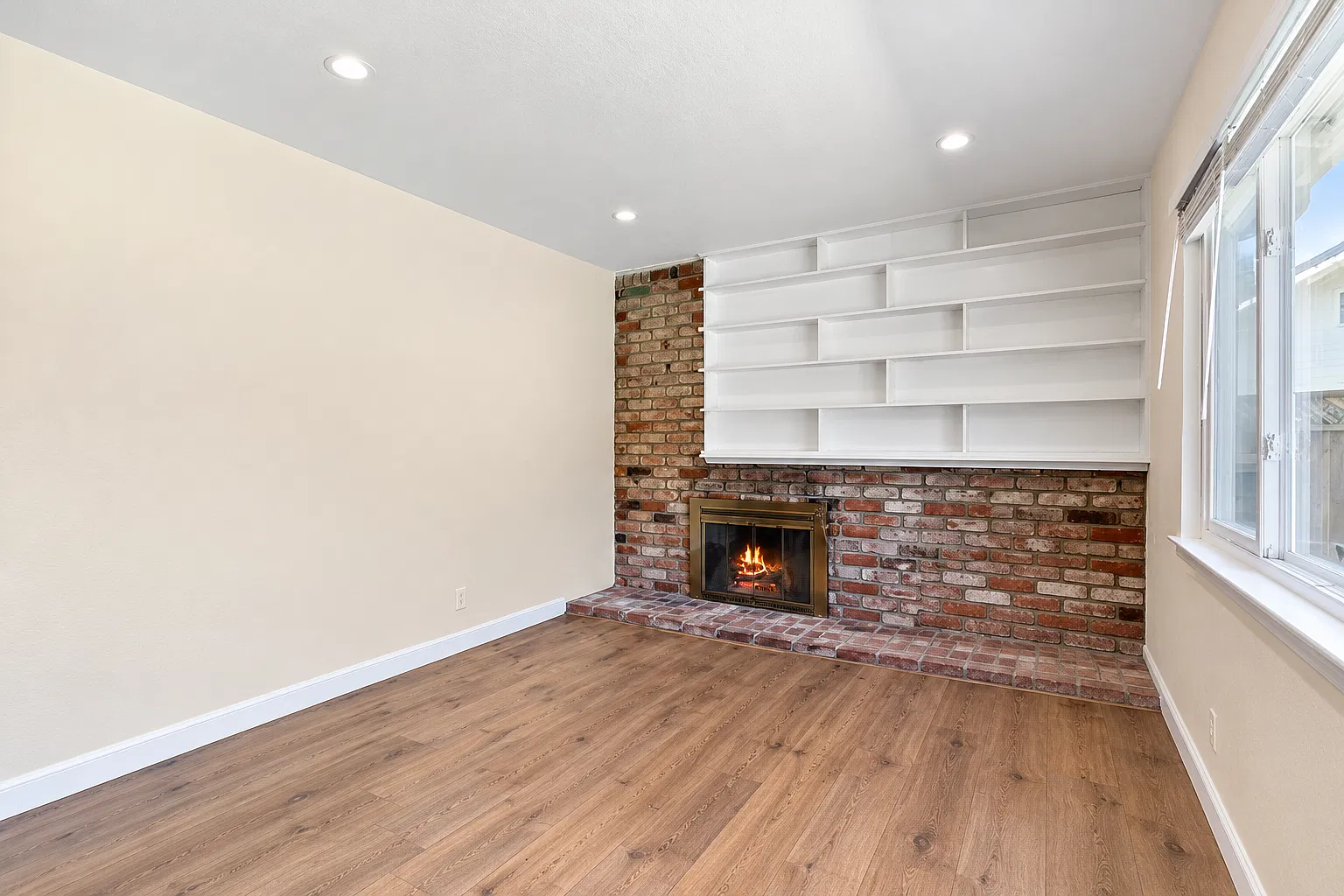 3 bed, 1392 sqft, $5,800 — Photo 3