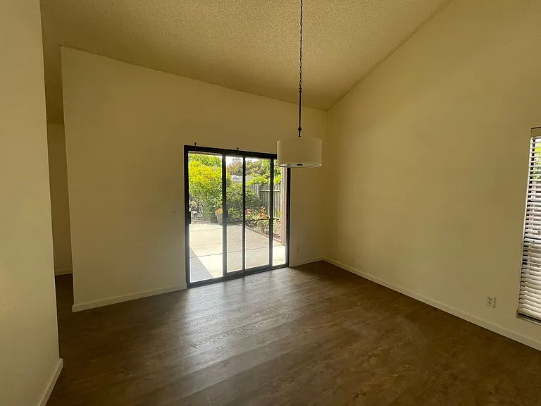 346 Oliver Rd — Photo 4