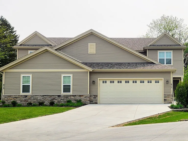 917 Fleetfoot Dr — Photo 1