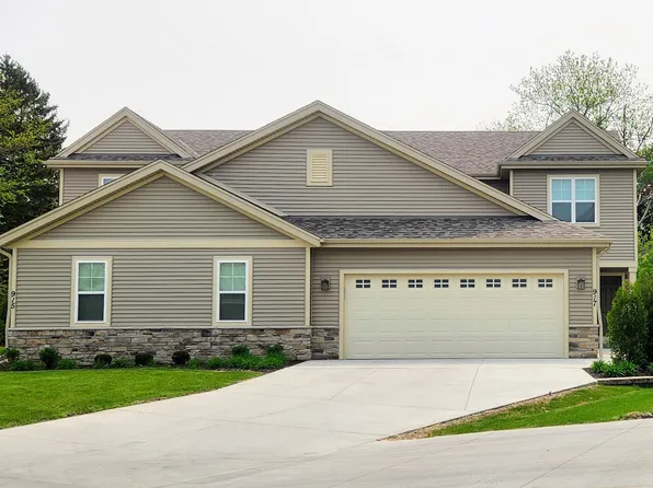 917 Fleetfoot Dr, Waukesha, WI 53186