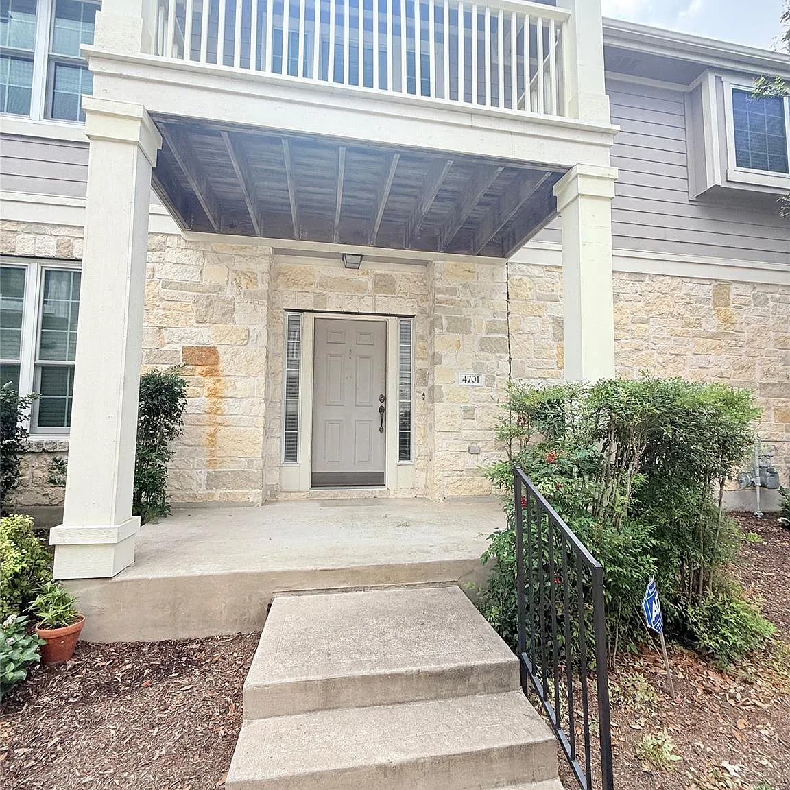 2 bed, 2.0 bath, 1089 sqft, $1,750 — Photo 2