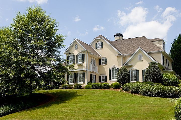 This beautiful Buckhead - Brookhaven - home is in a great cul de sac and sits on a wonderful lot.