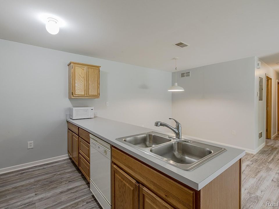 2154 Frazho Rd, photo 11