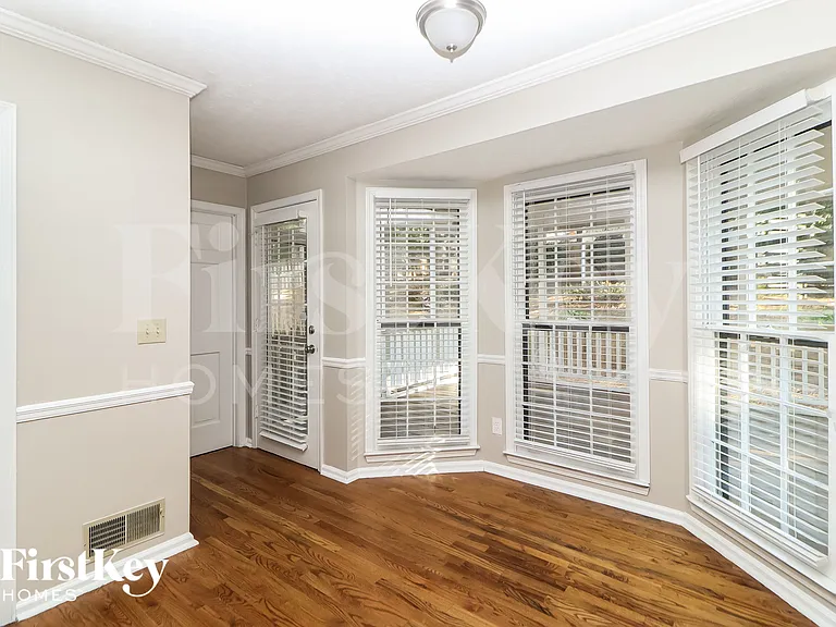 205 Timber Oak Cv — Photo 8