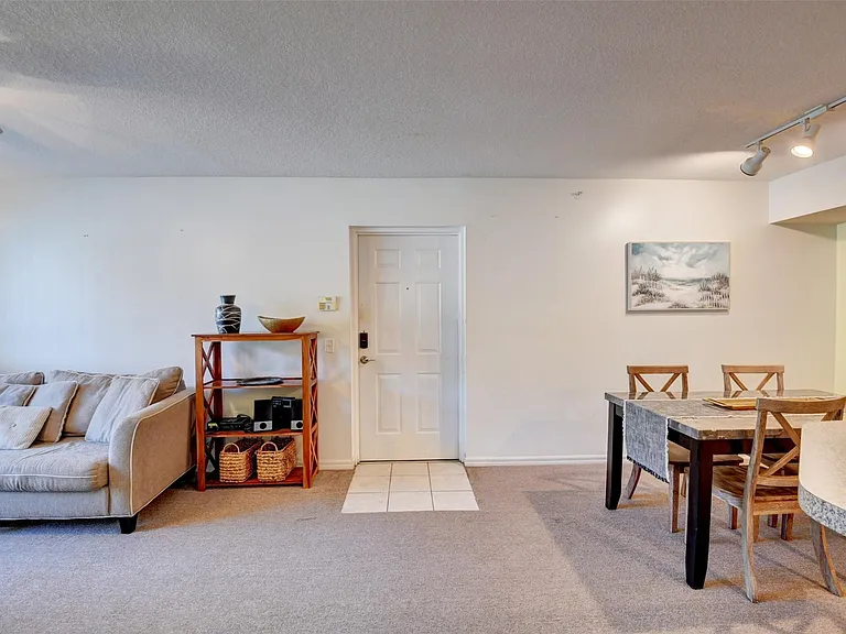 703 Villa Cir #703 — Photo 18