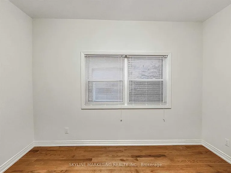 809 Dovercourt Rd #UPPER — Photo 16