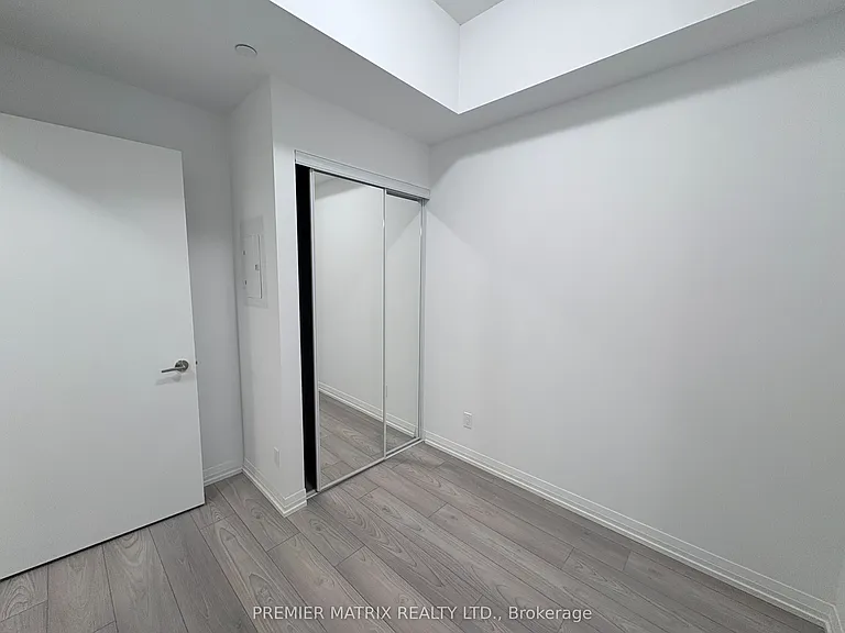 400 King St W #720 — Photo 10