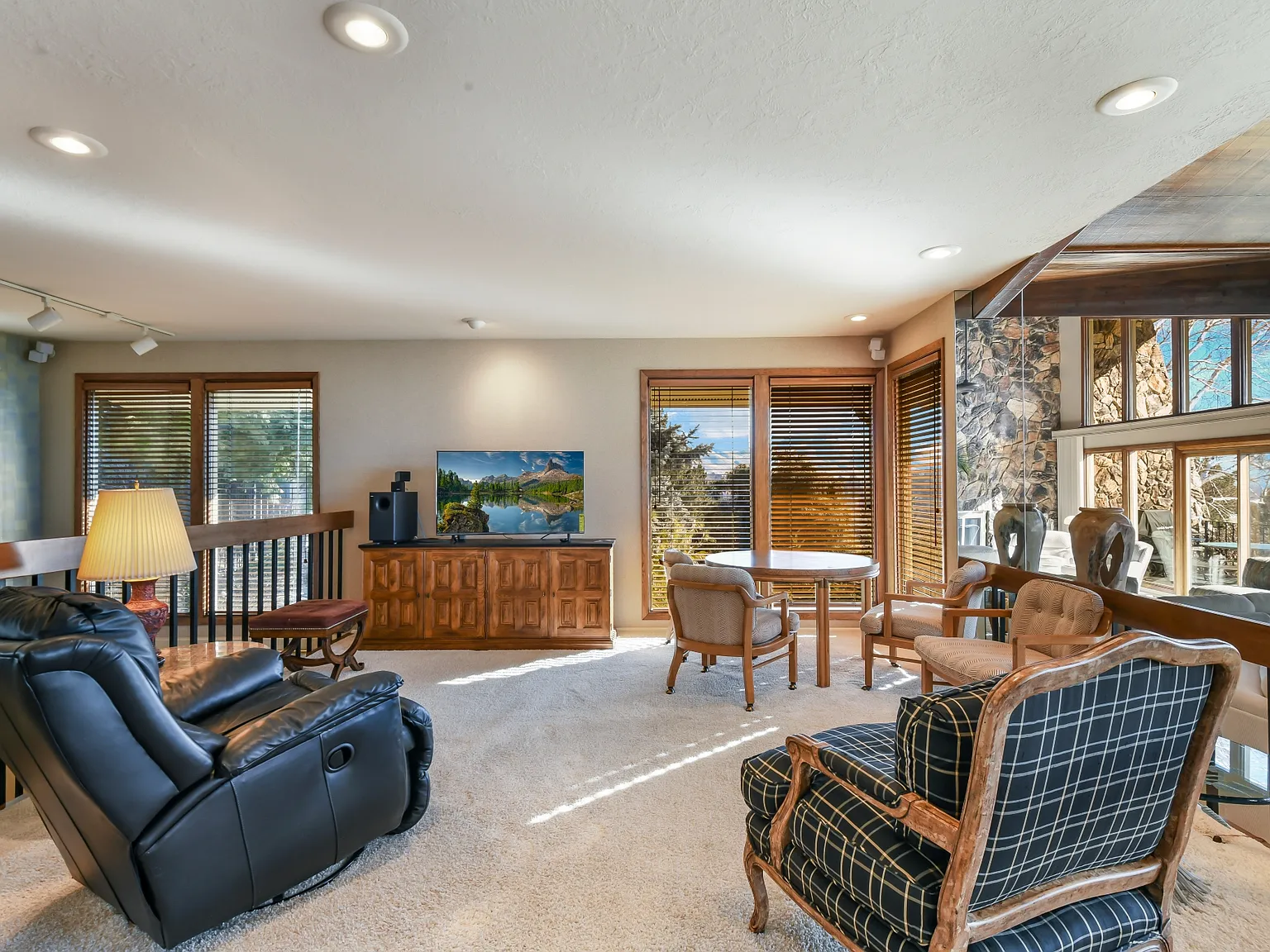2 bed, 2.5 bath, 2436 sqft, $3,300 — Photo 4