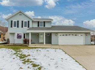 940 E Oakwood Rd, Oak Creek, WI 53154