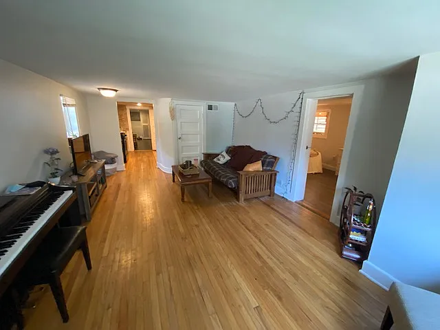 1901 W Belle Plaine Ave #G — Photo 3