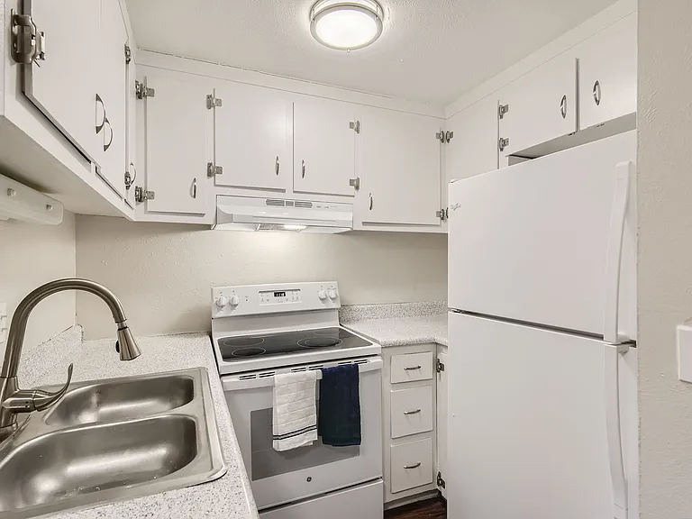 1400 W Mississippi Ave — Photo 14