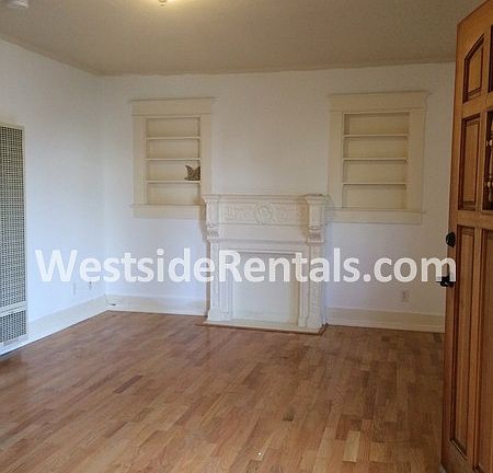 4th image of 1166 N Hobart Blvd