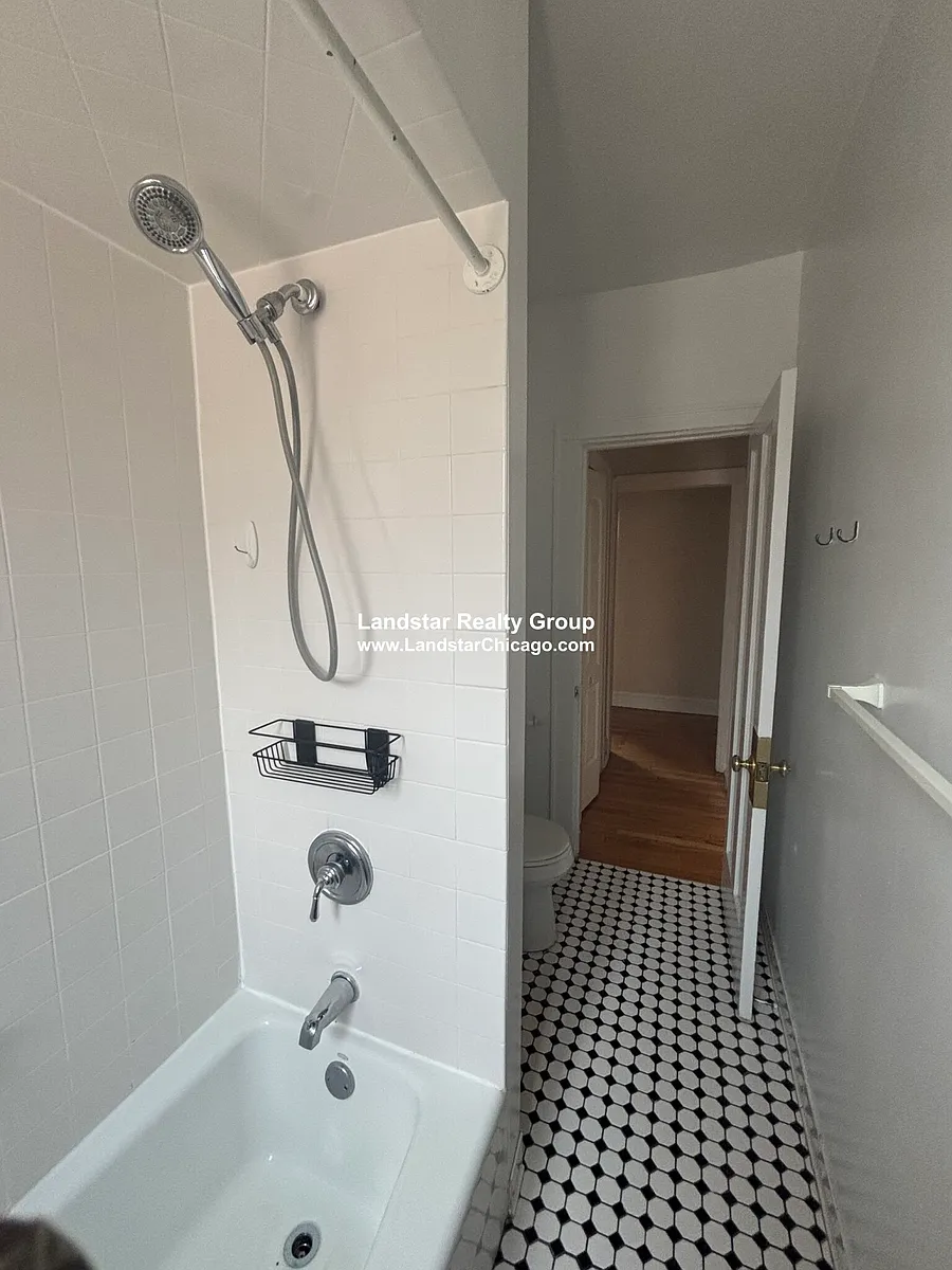 Building Photo - 828 Reba Pl #1S