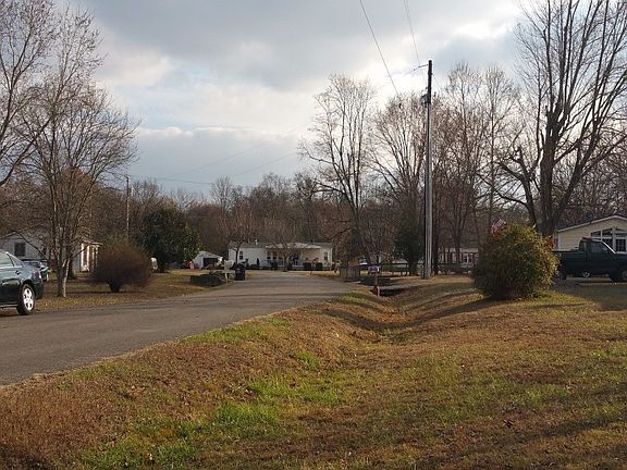 5th image of 102 Manor Pl