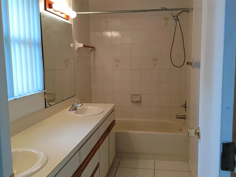 2696 La Alameda Ave — Photo 24
