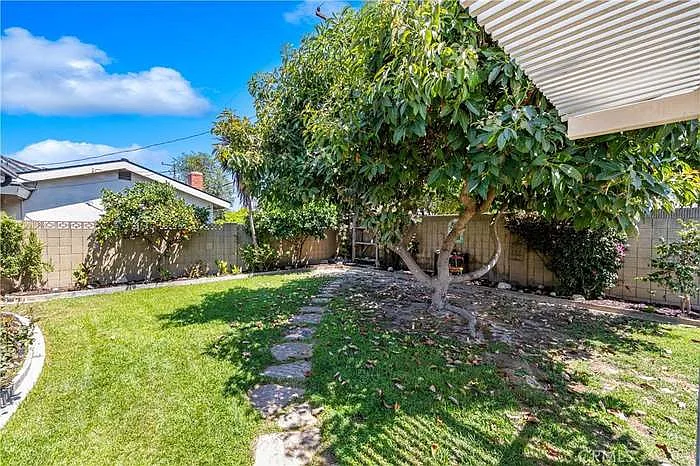 3 bed, 2.5 bath, 1779 sqft, $4,500 — Photo 2