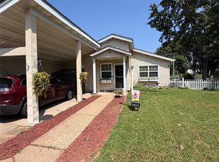 2335 Buttonwood Ct, Florissant, MO 63031