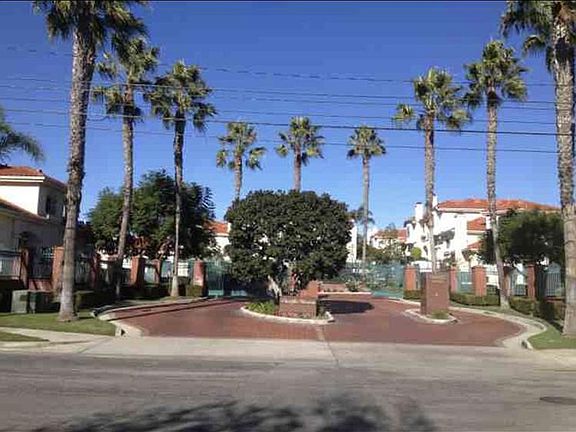 Gated entry into the complex