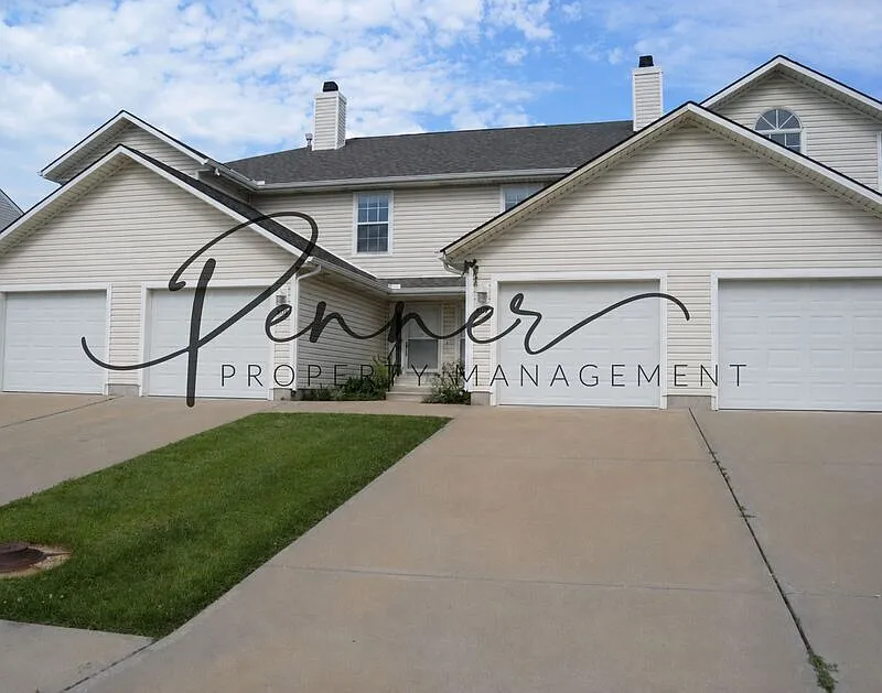 3 bed, 2.5 bath, 1470 sqft, $1,350 — Photo 1