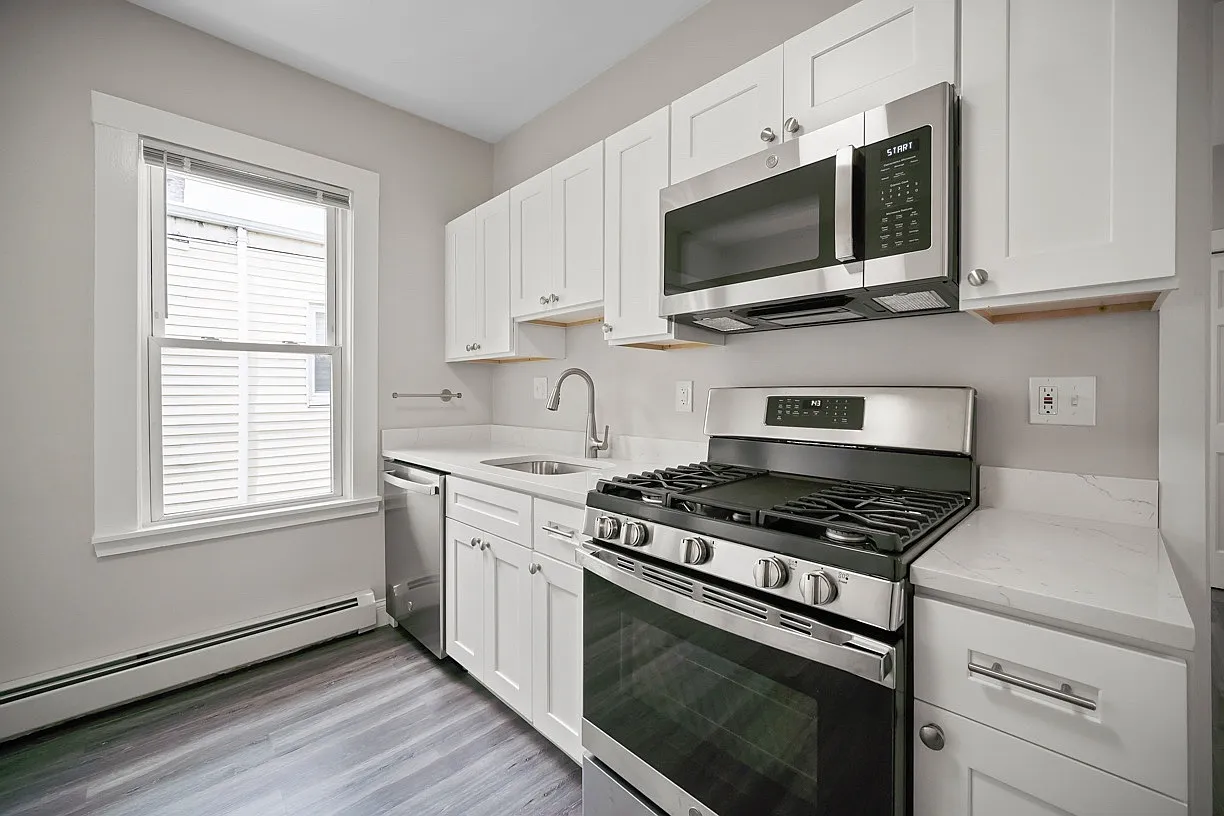 3 bed, 1300 sqft, $2,950 — Photo 1