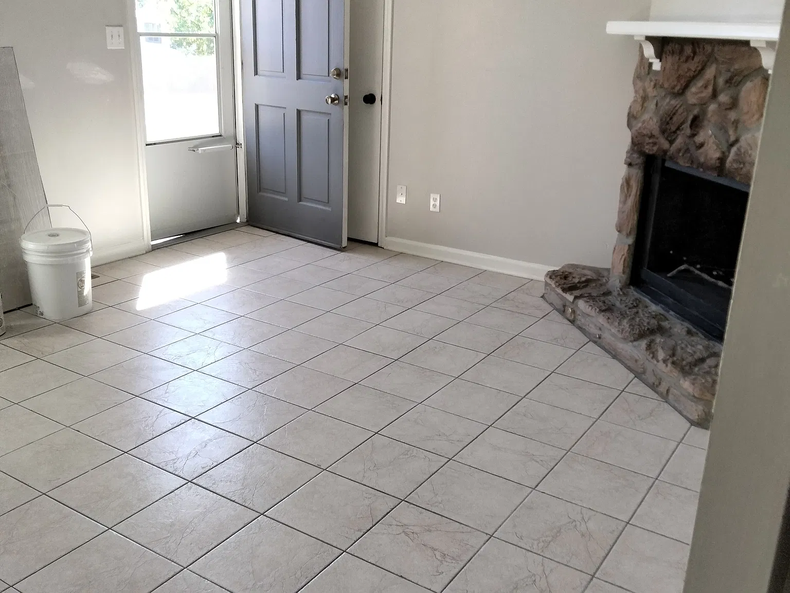 3 bed, 1.5 bath, 1430 sqft, $1,680 — Photo 2