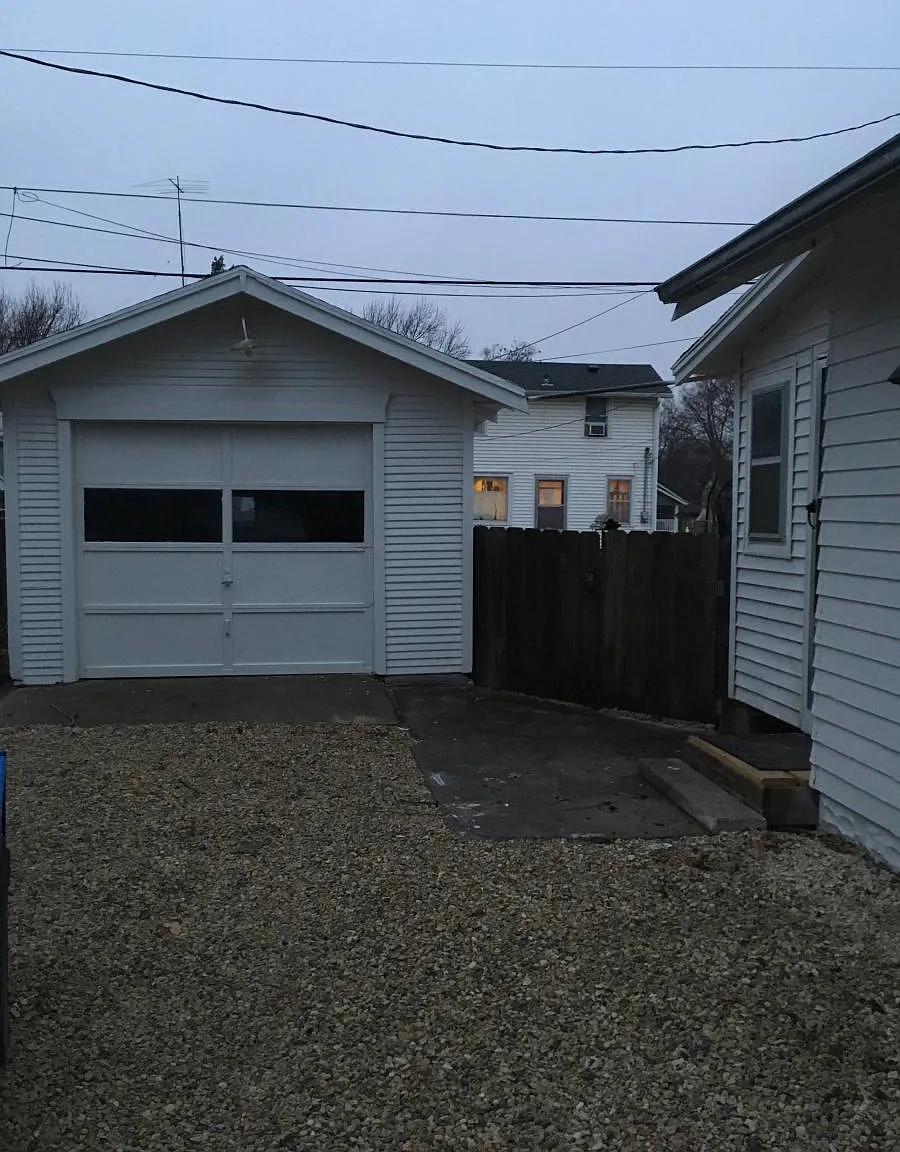 2 bed, 950 sqft, $1,050 — Photo 2