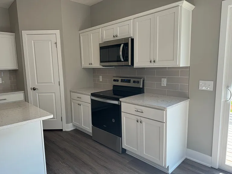 302 N Allen St — Photo 14