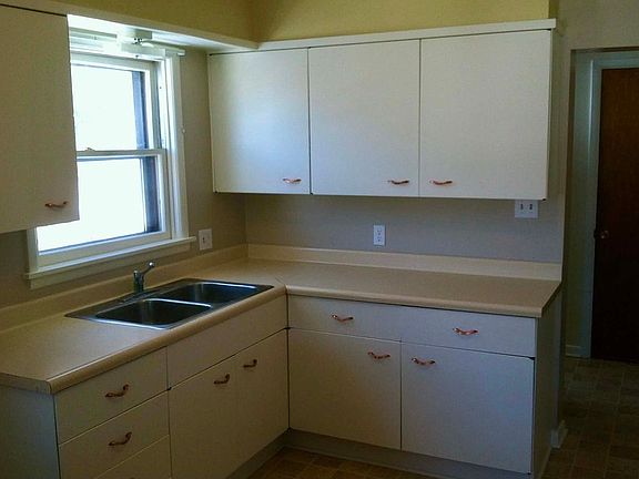 5th image of 521 W Addie St