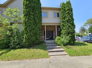 8 S Hough St, Greenfield, IN