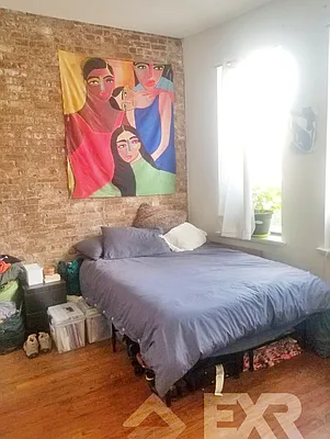 Rented by EXR | media 9