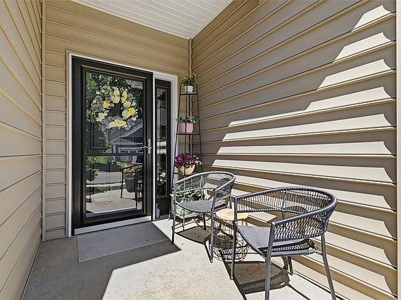 3rd image of 146 Summer Seat Ln