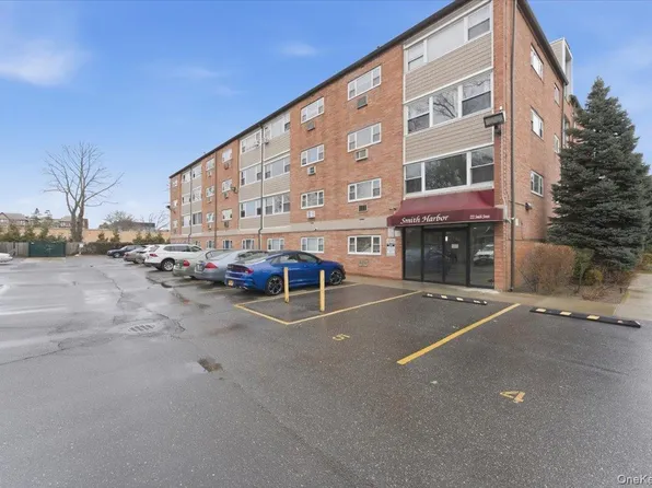 222 Smith Street #2E, Freeport, NY 11520
