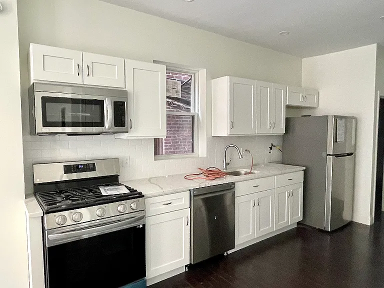 49 Charter St #2 — Photo 1