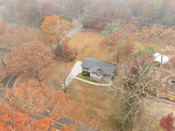 3rd image of 231 Carriage Dr NE