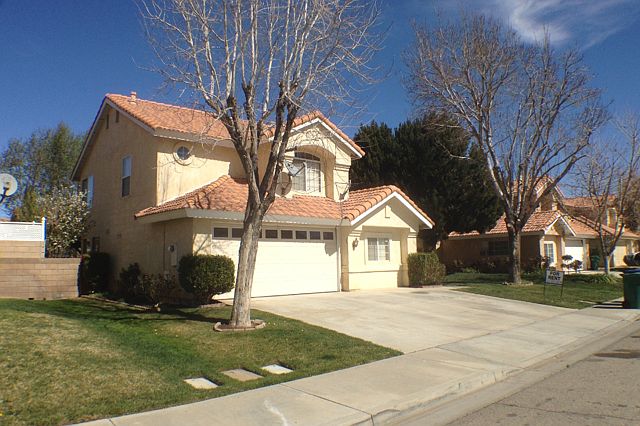 1st image of 1715 Mesa Dr
