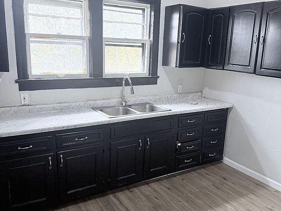 3rd image of 3723 Manola Ave