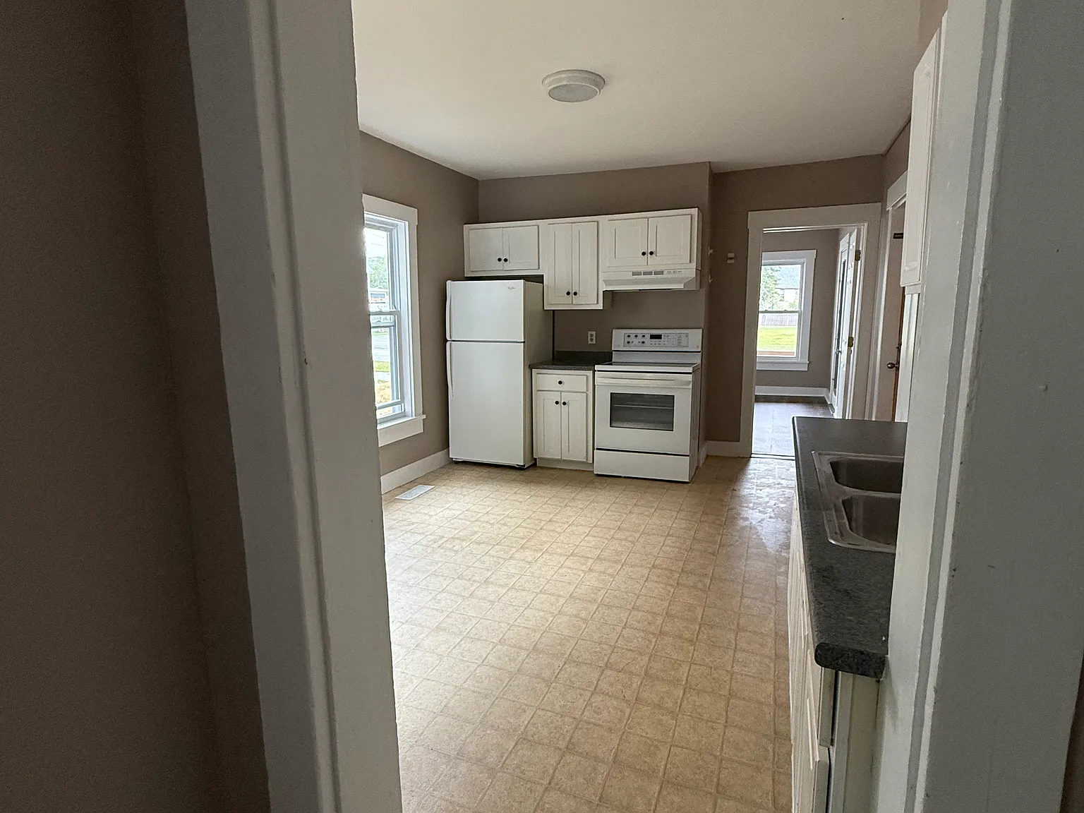 2 bed, 775 sqft, $1,350 — Photo 3