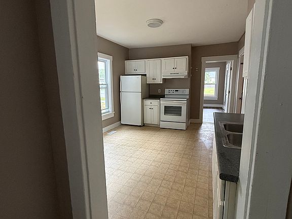 3rd image of 221-223 S Main St #1