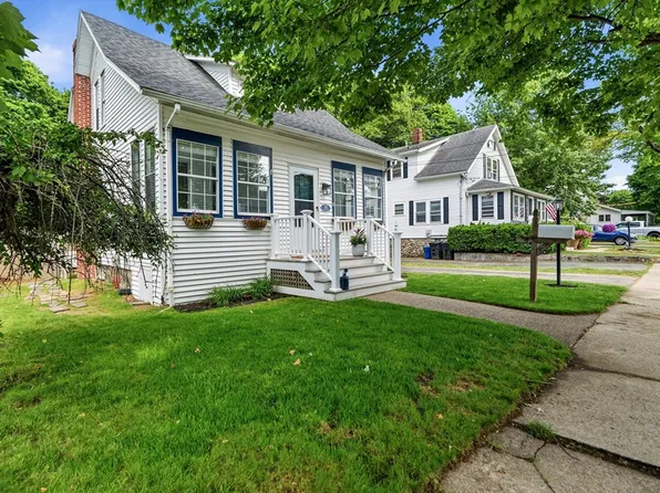 12 Brackett Ave, Stoneham, MA 02180