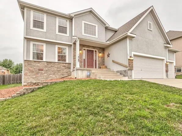 1354 Granite St, Lansing, KS 66043
