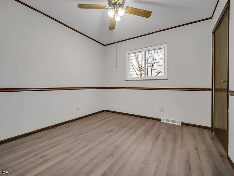 15067 Rochelle Dr — Photo 16