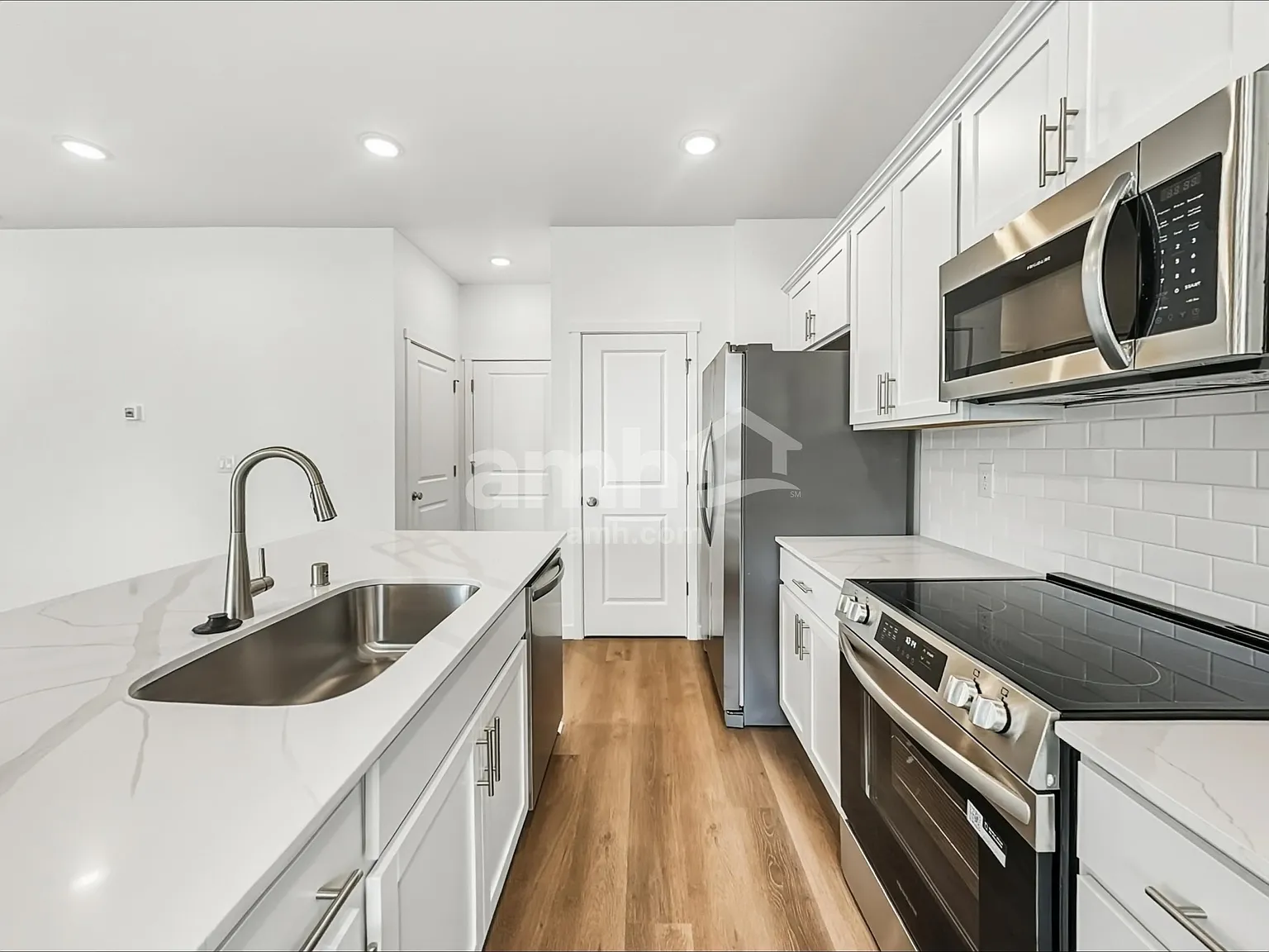 4 bed, 2.5 bath, 1796 sqft, $3,025 — Photo 3