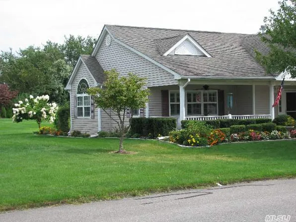 804 Pebble Beach Path, Riverhead, NY 11901