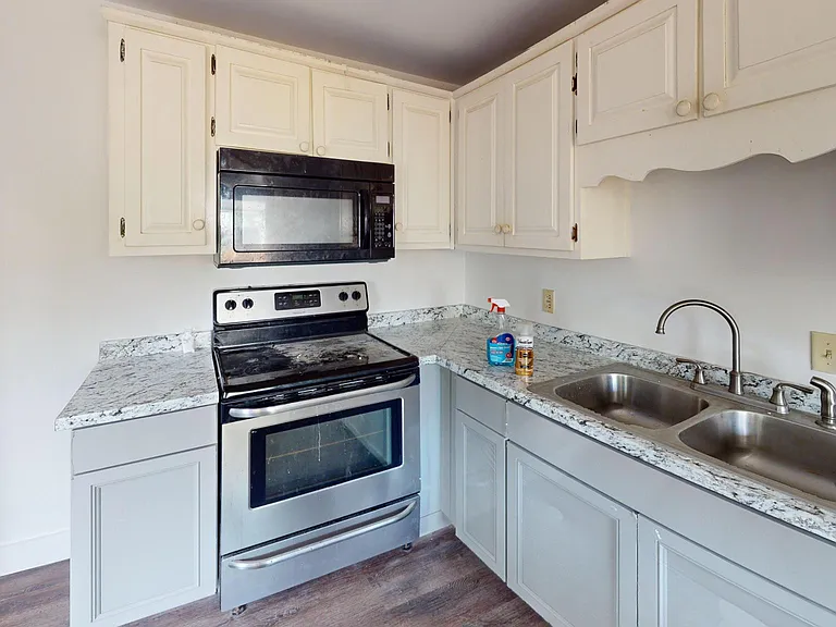 730 1st Ave #C — Photo 2