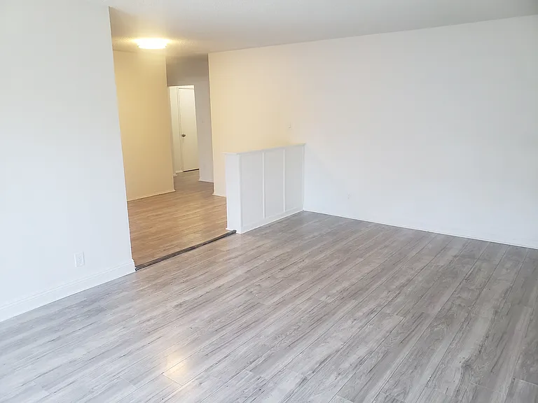 14612 Wyandotte St #9 — Photo 2