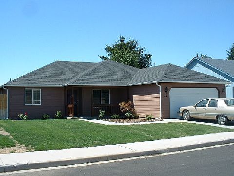 2nd image of 27 NE Mulberry Ct