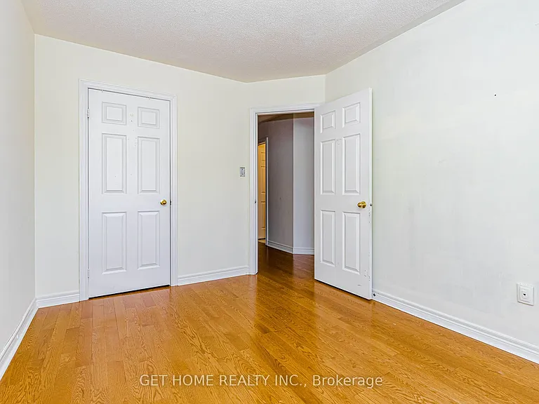 147 Foxchase Ave W — Photo 32