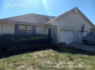 1704 SW Sunset St, Blue Springs, MO 64015